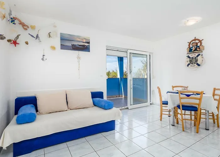 Modra Kuca Мандре